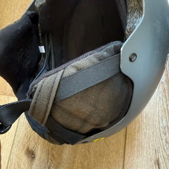 Gray Giro Snowboard Helmet size Adult Medium - Picture 5 of 8